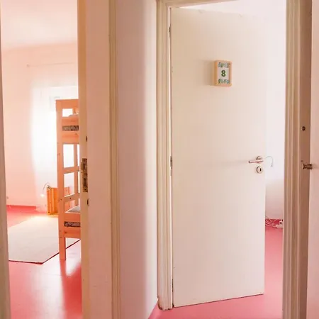 Hospedium Hostel Republica Surf House * Ericeira