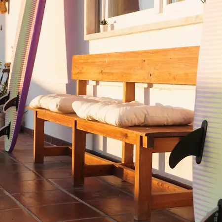 Hospedium Republica Surf House - Coxos Beach, Ericeira 埃里塞拉