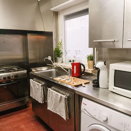 Republica Surf House - Coxos Beach, Ericeira Hostel *