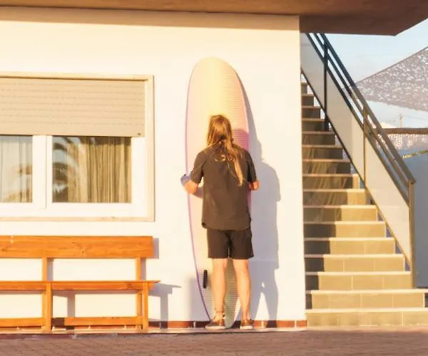 Hospedium Republica Surf House - Coxos Beach, Ericeira 旅馆
