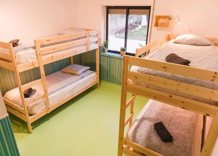 Hospedium Republica Surf House - Coxos Beach, Ericeira 埃里塞拉