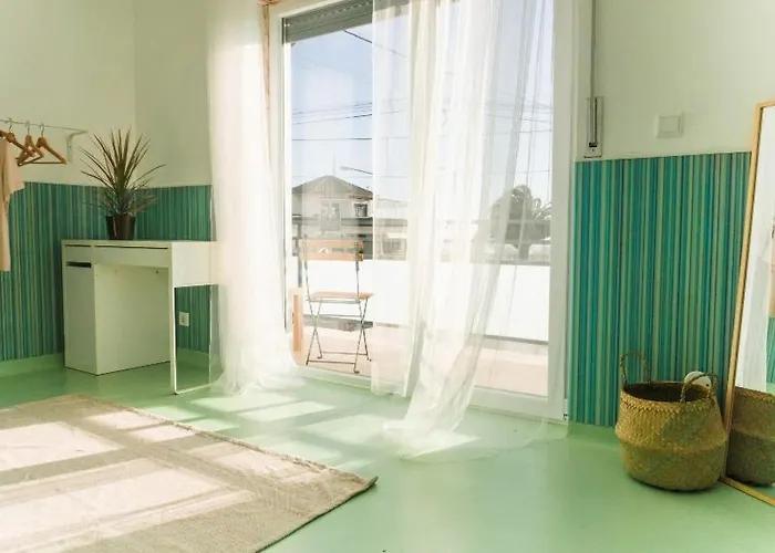 Hospedium Republica Surf House - Coxos Beach, Ericeira 旅馆