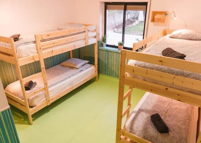 Hospedium Republica Surf House - Coxos Beach, Ericeira 埃里塞拉