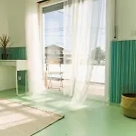 Hospedium Republica Surf House - Coxos Beach, Ericeira Hostel
