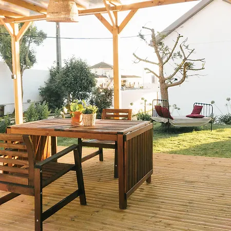Hospedium Republica Surf House - Coxos Beach, Ericeira Hostel