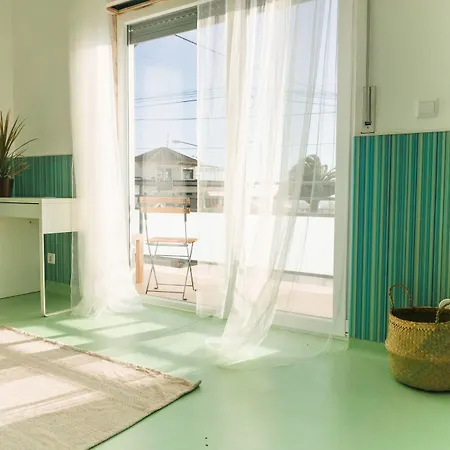 Hospedium Republica Surf House - Coxos Beach, * 에리세이라