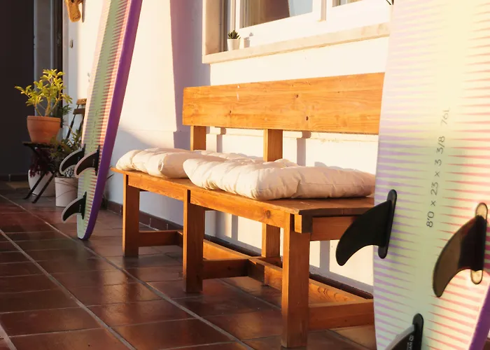 Hospedium Republica Surf House - Coxos Beach, Ericeira 埃里塞拉