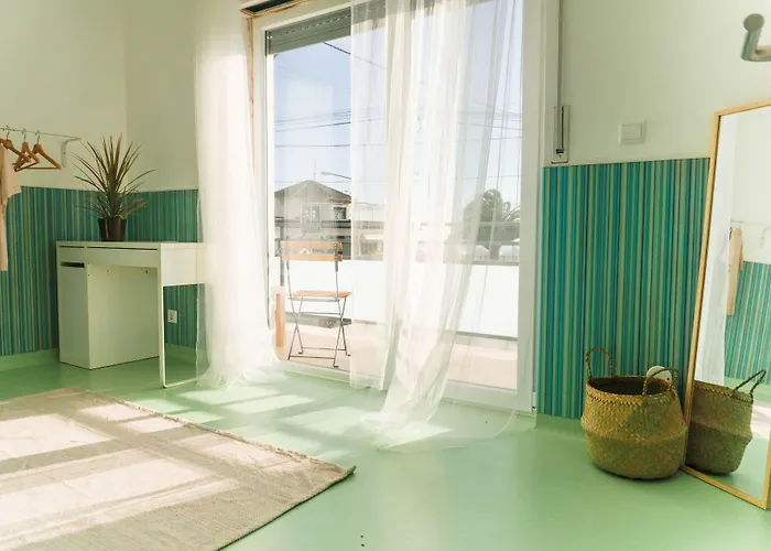 Hospedium Republica Surf House - Coxos Beach, Ericeira * 埃里塞拉