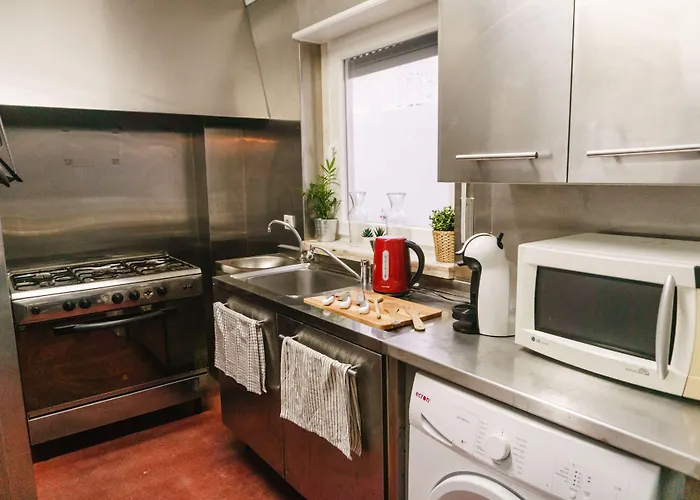 Republica Surf House - Coxos Beach, Ericeira Hostel *